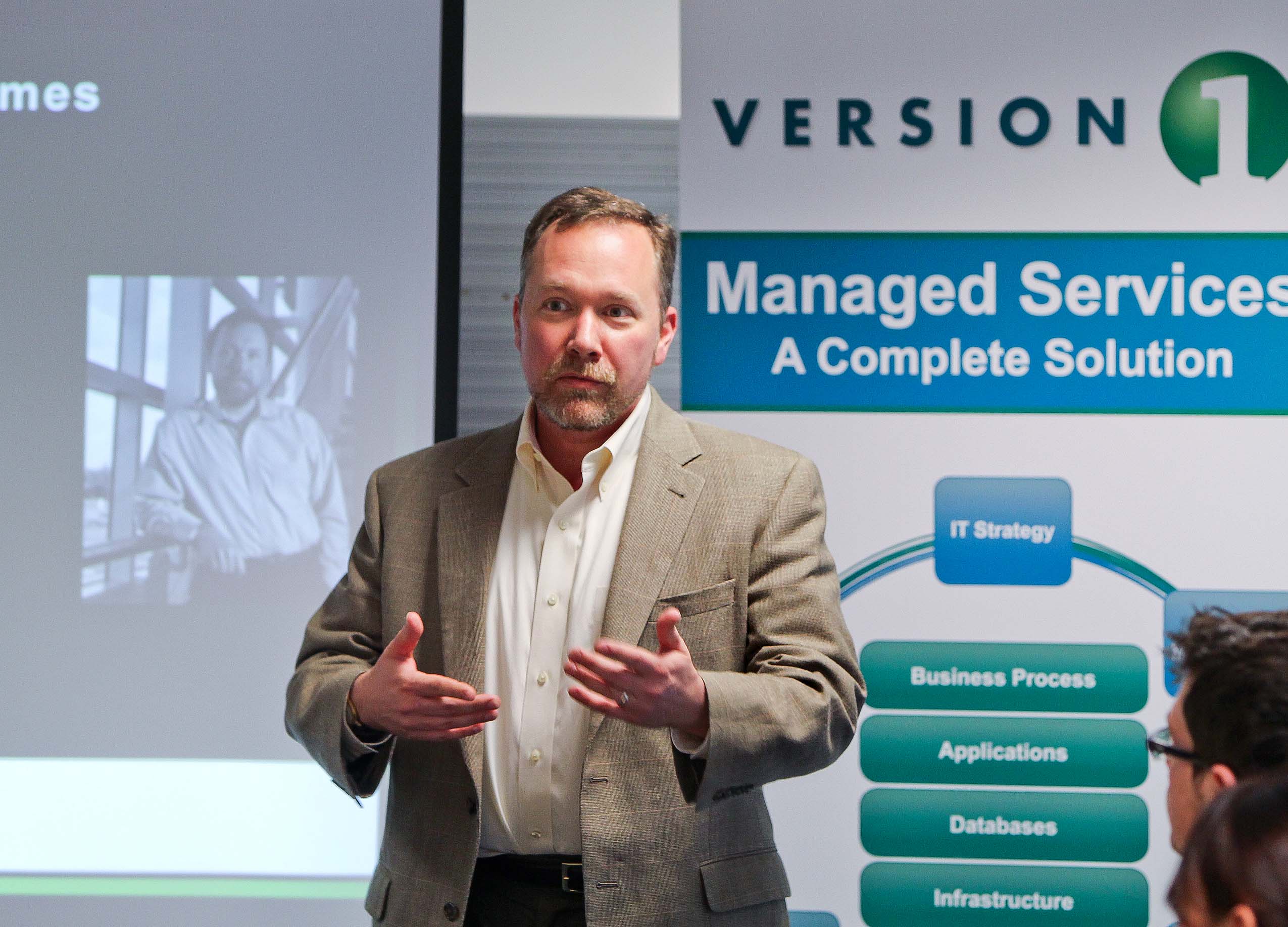 Oracle guru Tom Kyte chairs expert roundtable hosted by Version 1